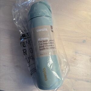 Owala 24 oz free sip green--new in packaging